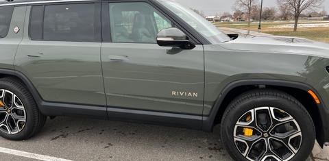 Rivian R1S 2023