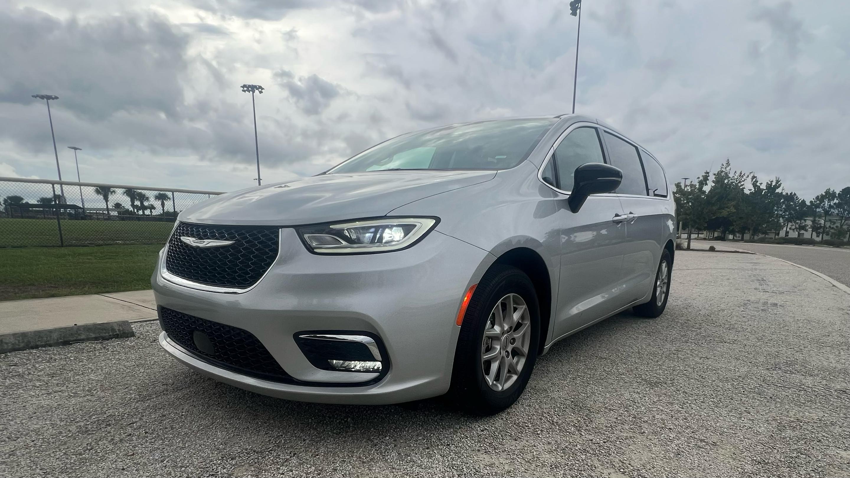 Chrysler Pacifica 2024 in Orlando, FL