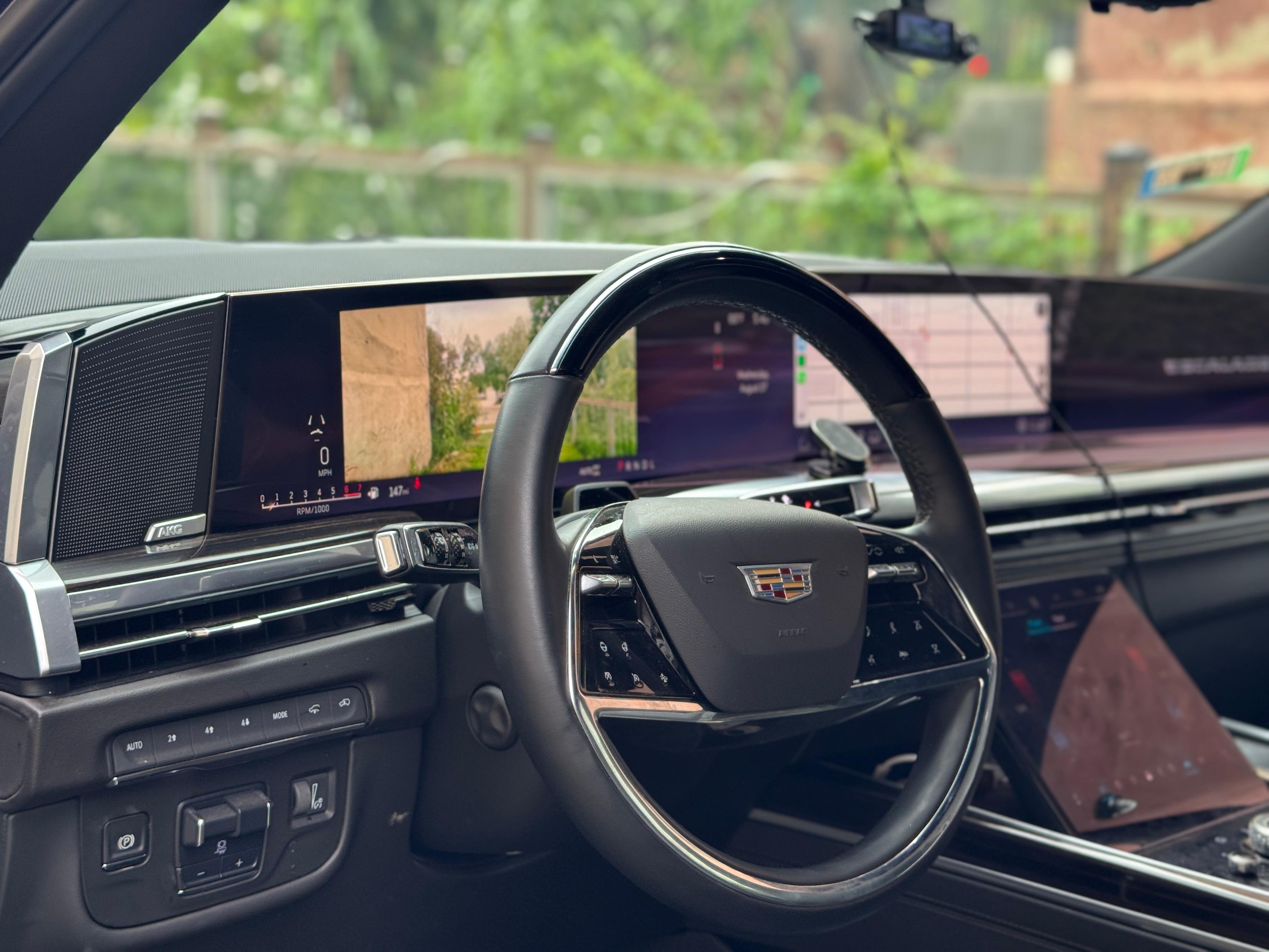 Cadillac Escalade ESV 2025 in 