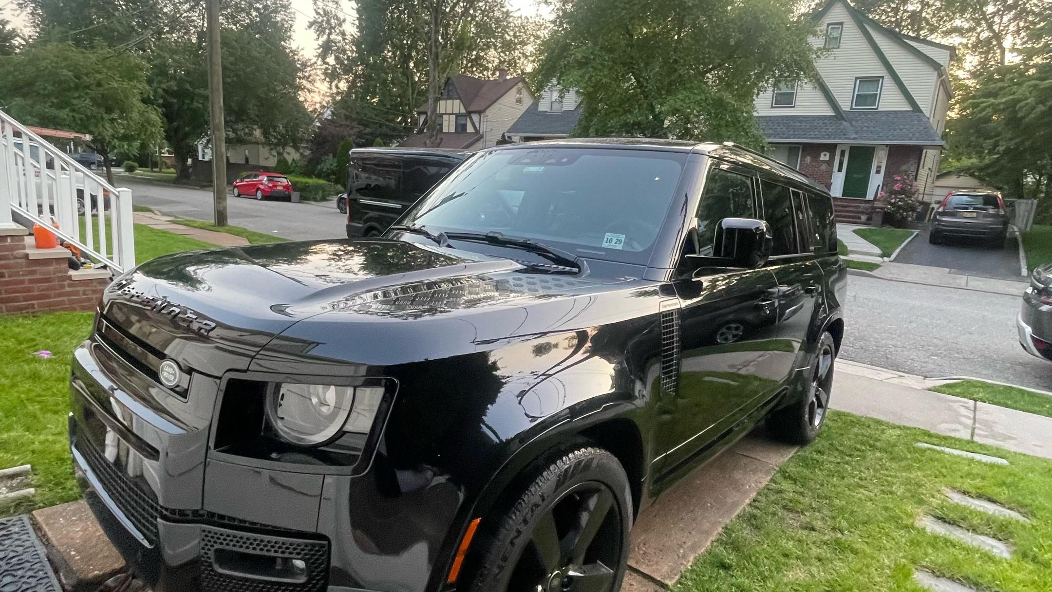 Land Rover Defender 2024 in 