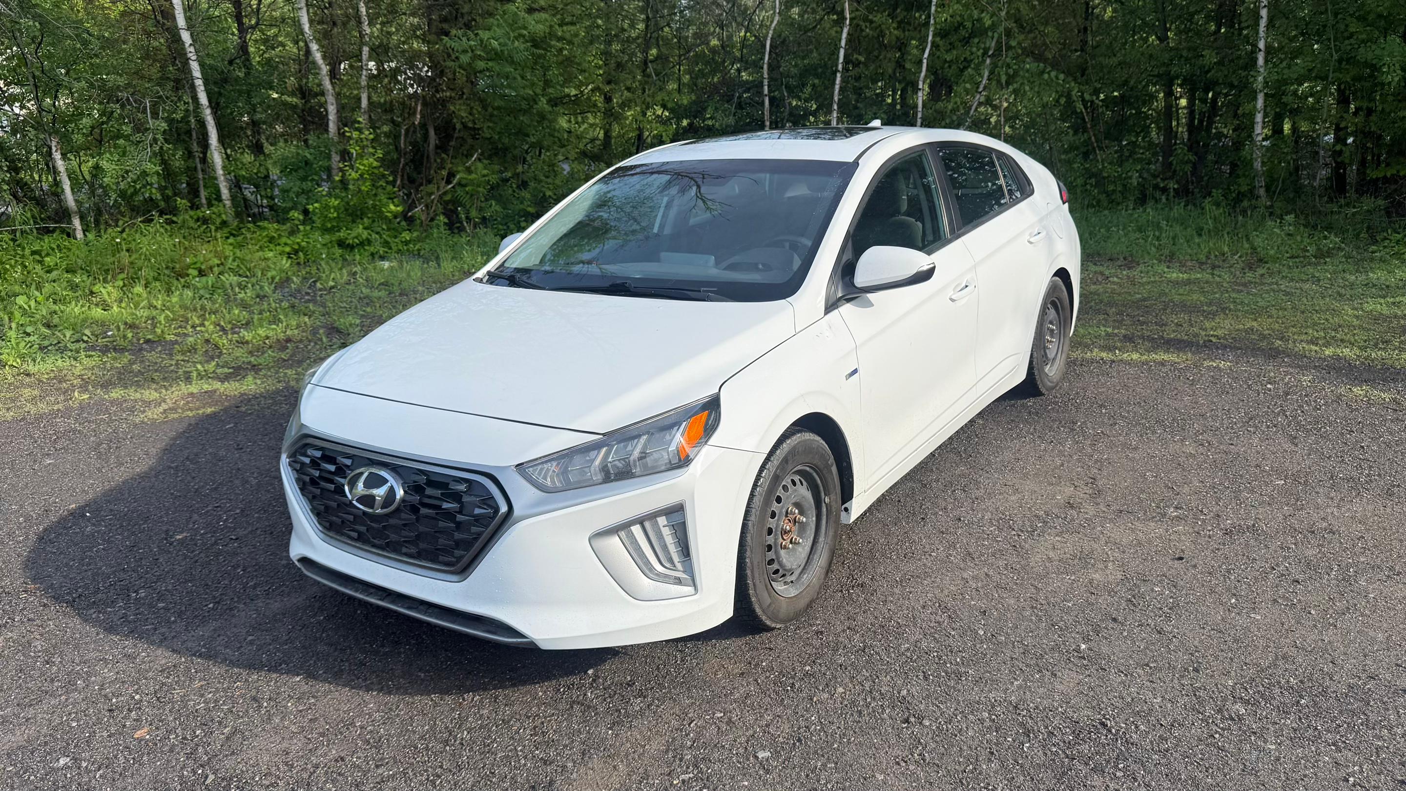 Hyundai Ioniq Hybrid 2020 in Ottawa, ON