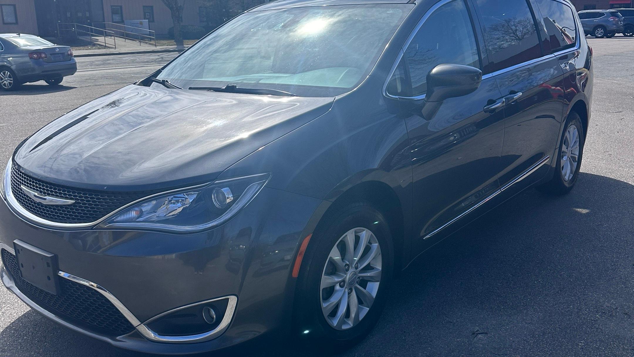 Chrysler Pacifica 2018 in Lincoln, RI