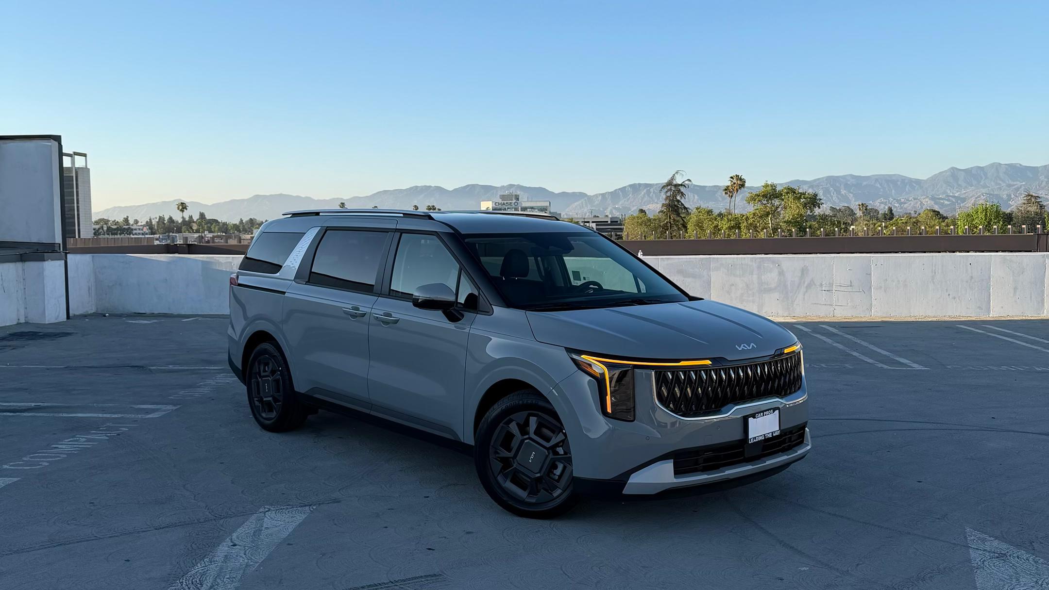 Kia Carnival Hybrid 2026 in Burbank, CA