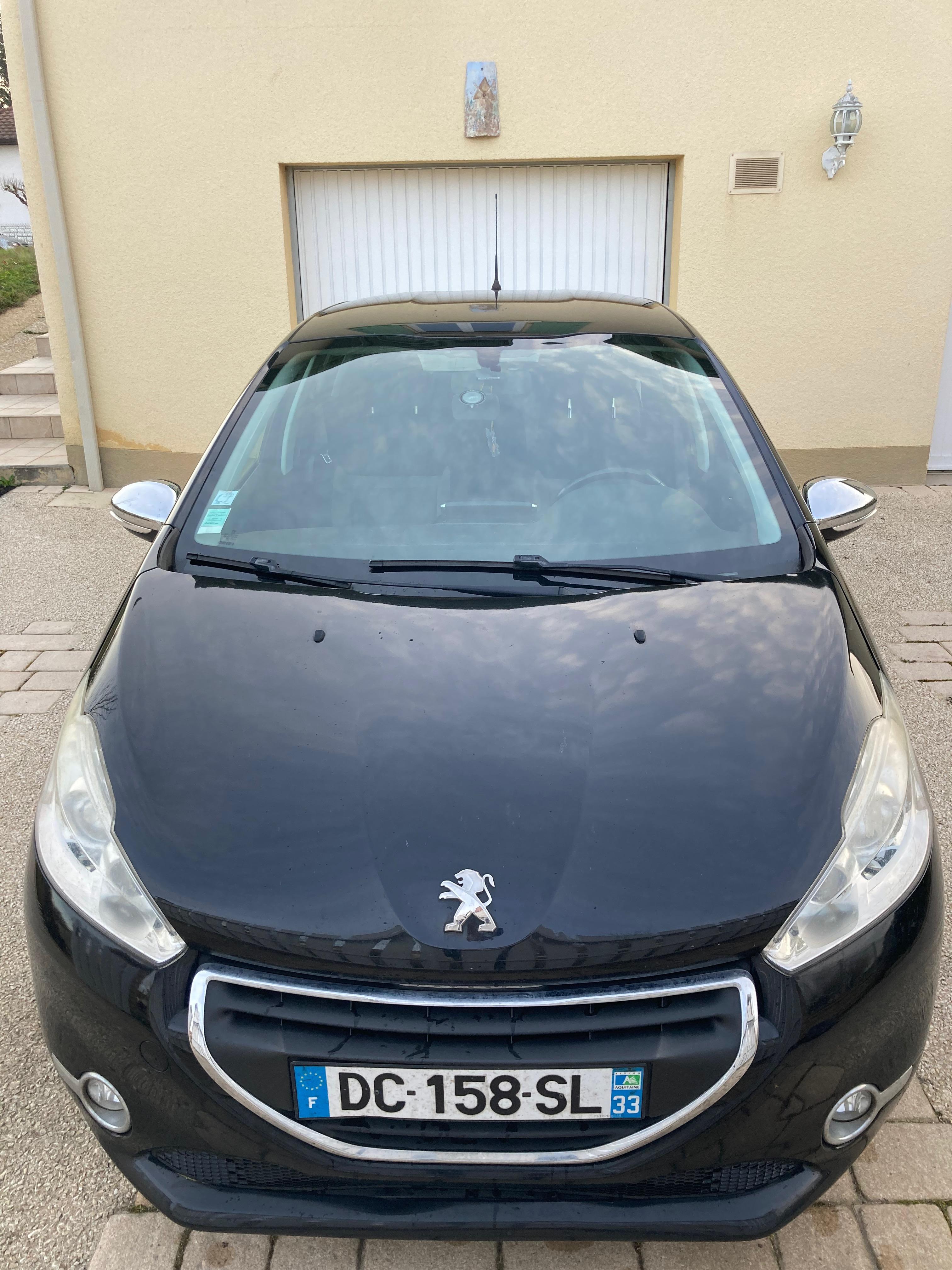 Peugeot 208 2014 in Périgueux