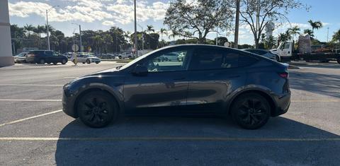 Tesla Model Y 2025