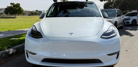 Tesla Model Y 2025