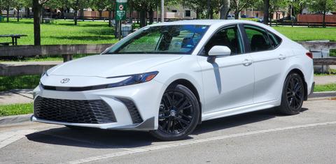 Toyota Camry Hybrid 2025