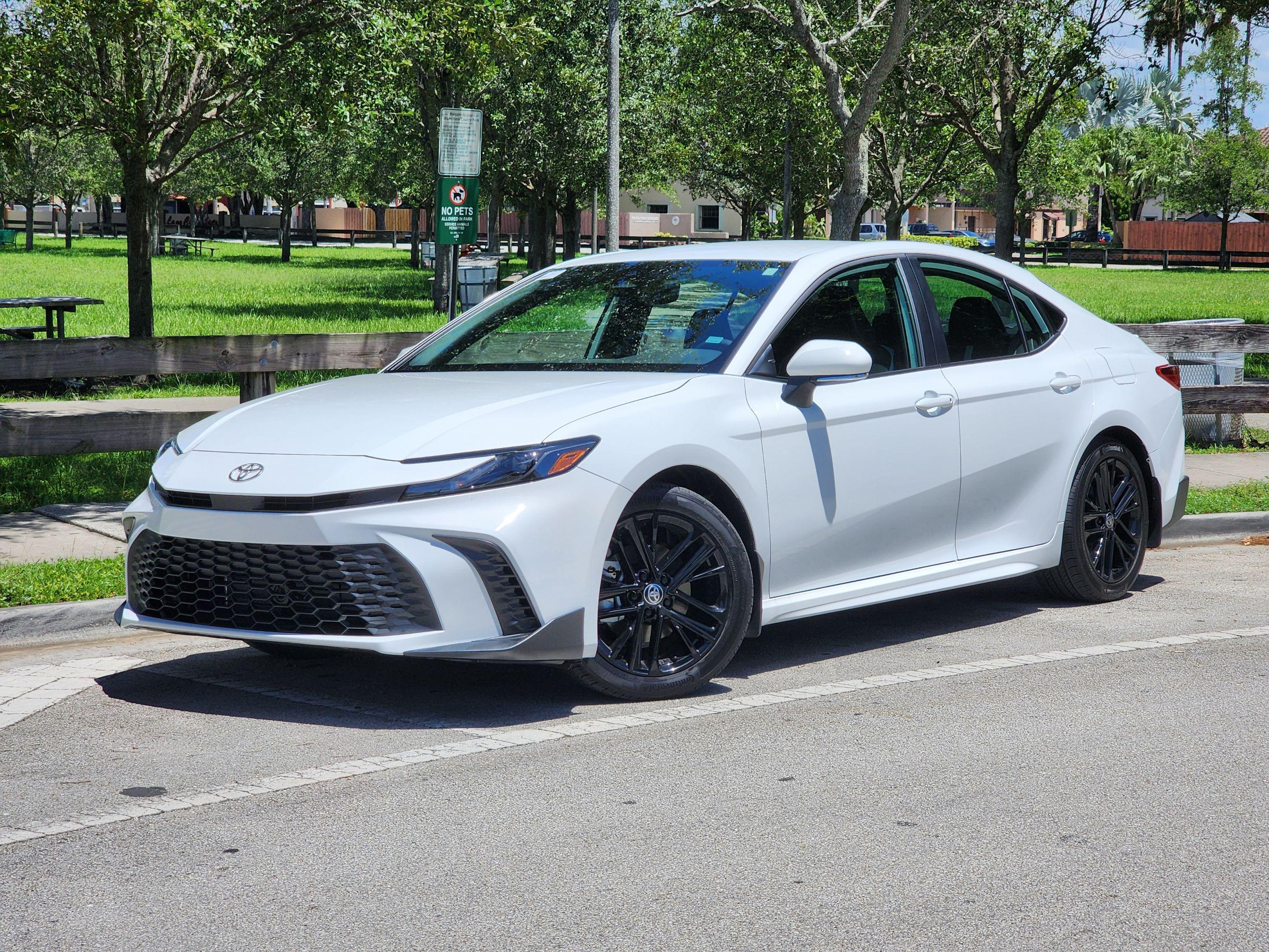 Toyota Camry Hybrid 2025 in Tampa, FL
