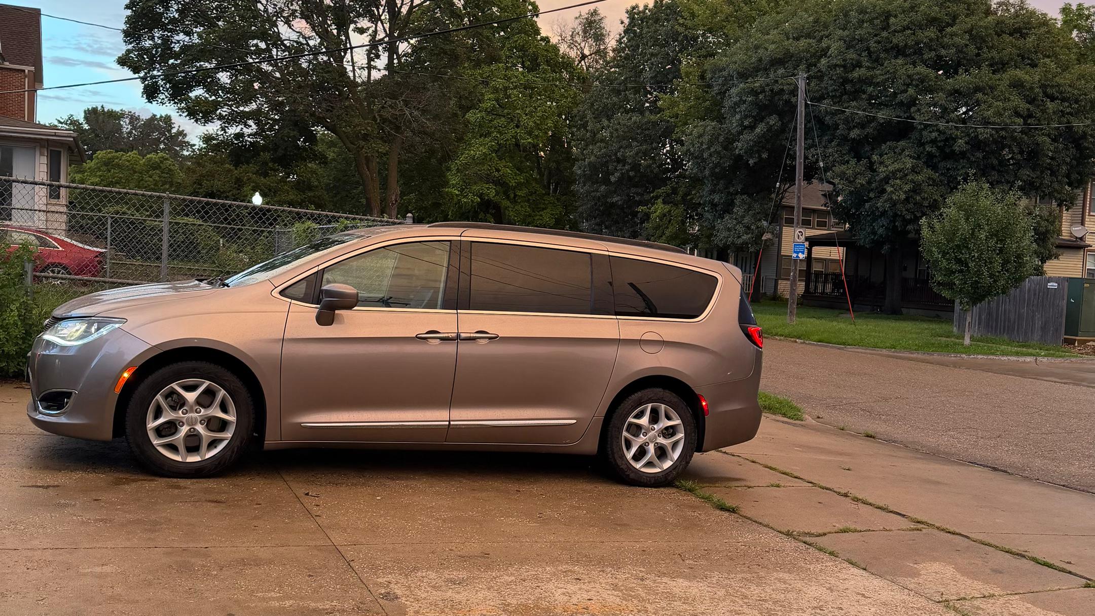 Chrysler Pacifica 2017 in West Des Moines, IA