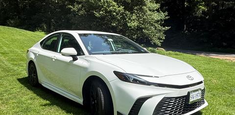 Toyota Camry Hybrid 2026