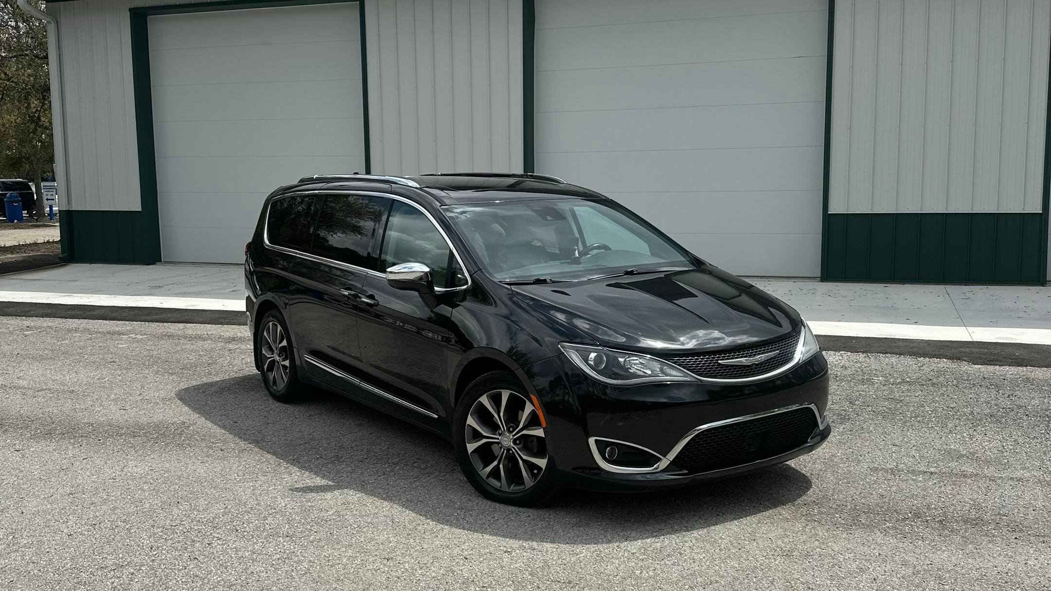 Chrysler Pacifica 2017 in 