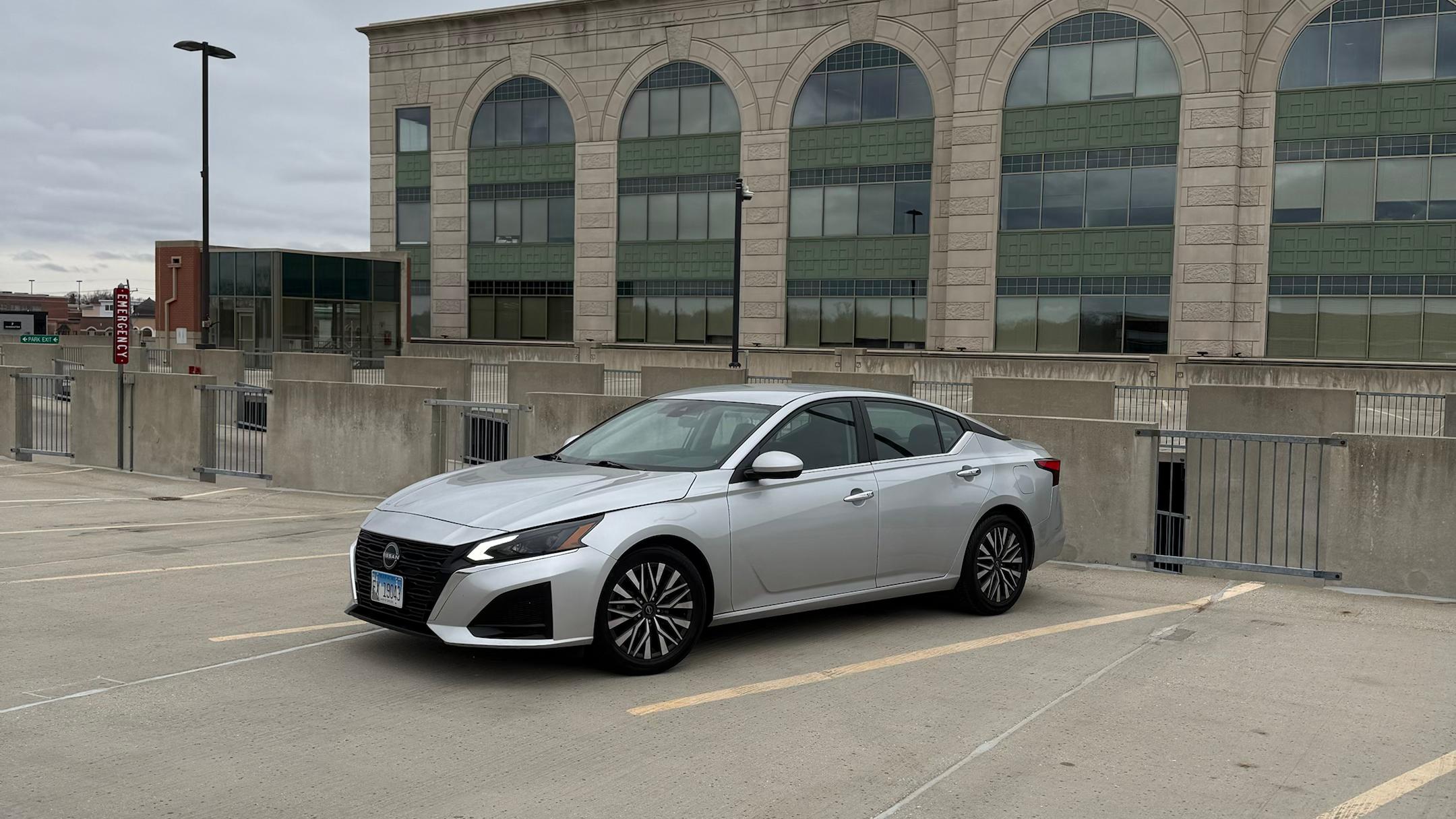 Nissan Altima 2023 in Lisle, IL