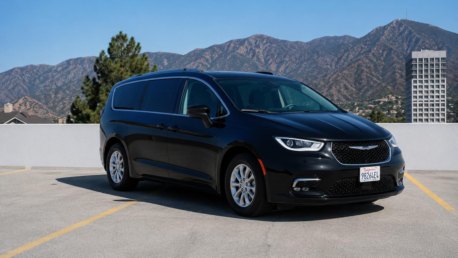 Chrysler Pacifica 2023 in Burbank, CA