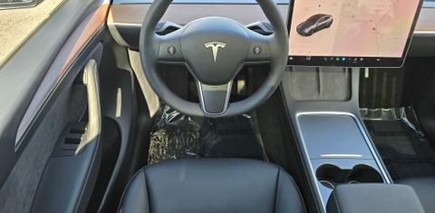 Tesla Model Y 2024