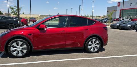 Tesla Model Y 2024