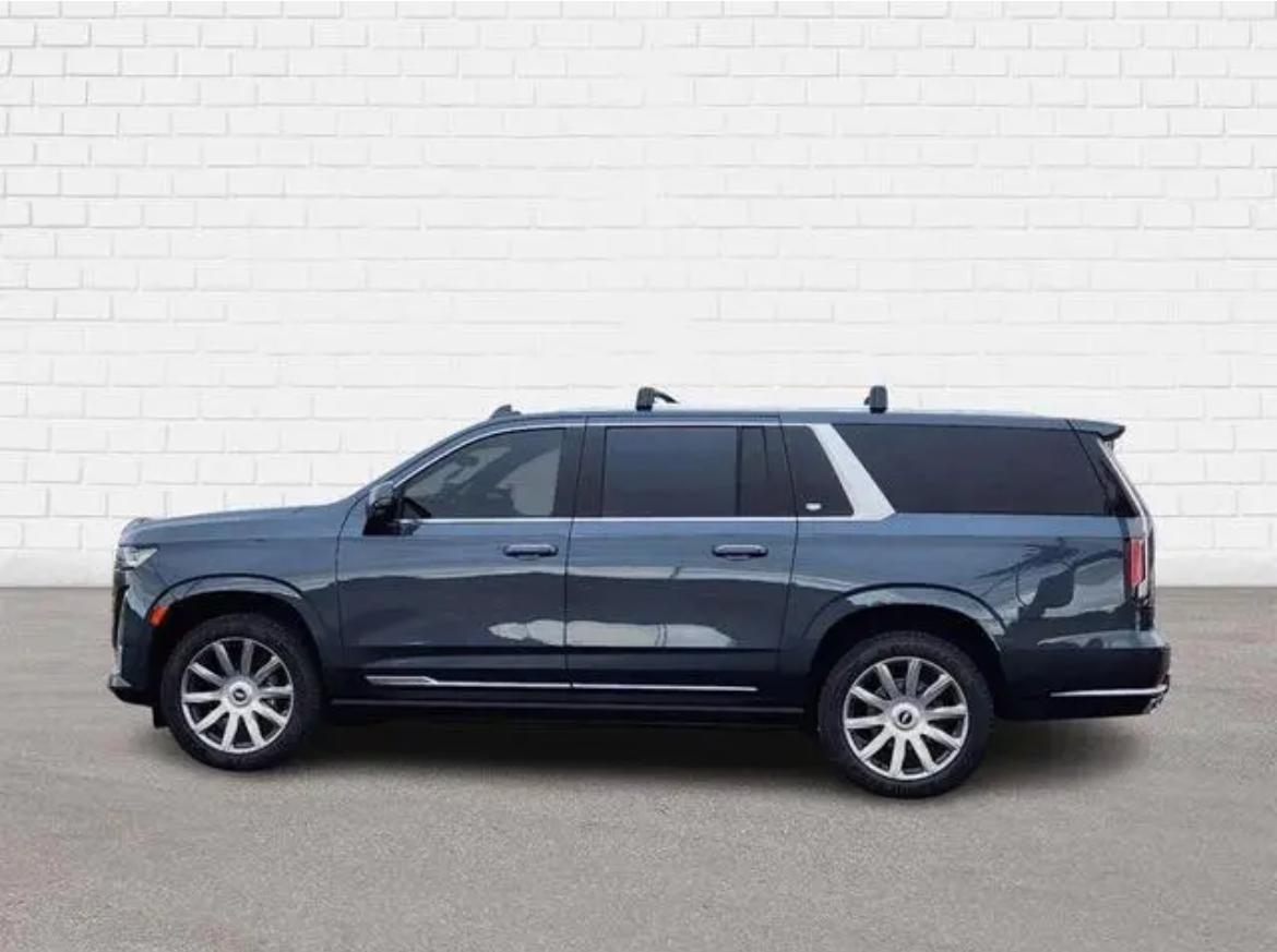 Cadillac Escalade ESV 2021 in 
