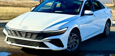 Hyundai Elantra 2024