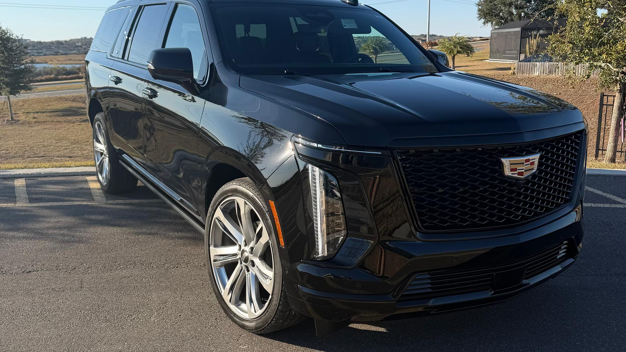 Cadillac Escalade ESV 2025 in 