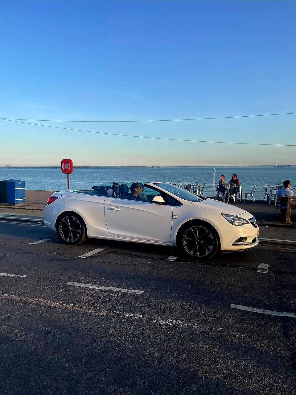 Vauxhall Cascada 2016 in London