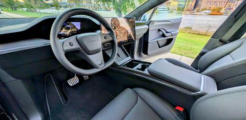Tesla Model X 2024