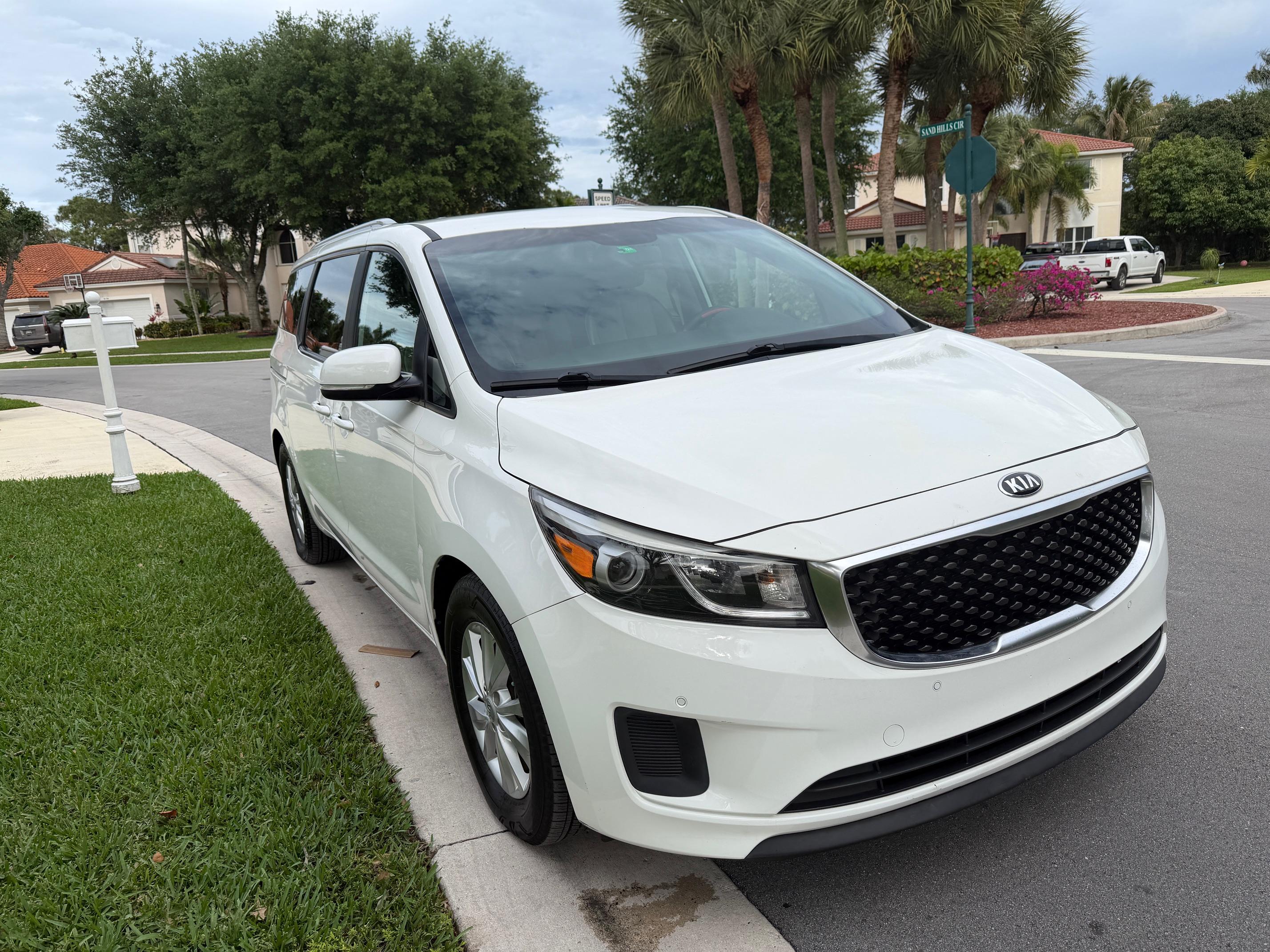 Kia Sedona 2017 in Greenacres, FL