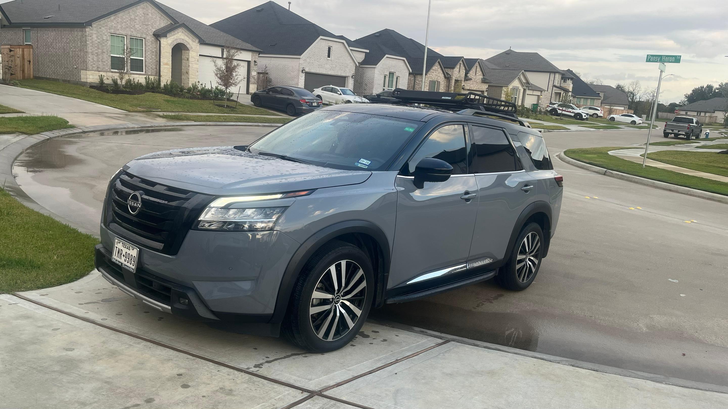 Nissan Pathfinder 2024 in Hockley, TX