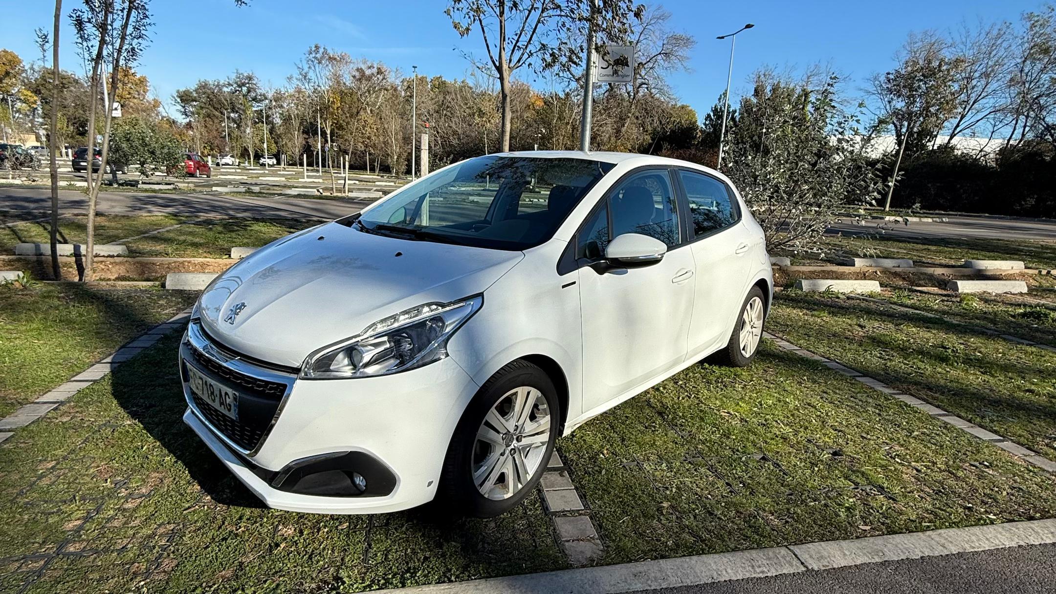 Peugeot 208 2018 à Miramas