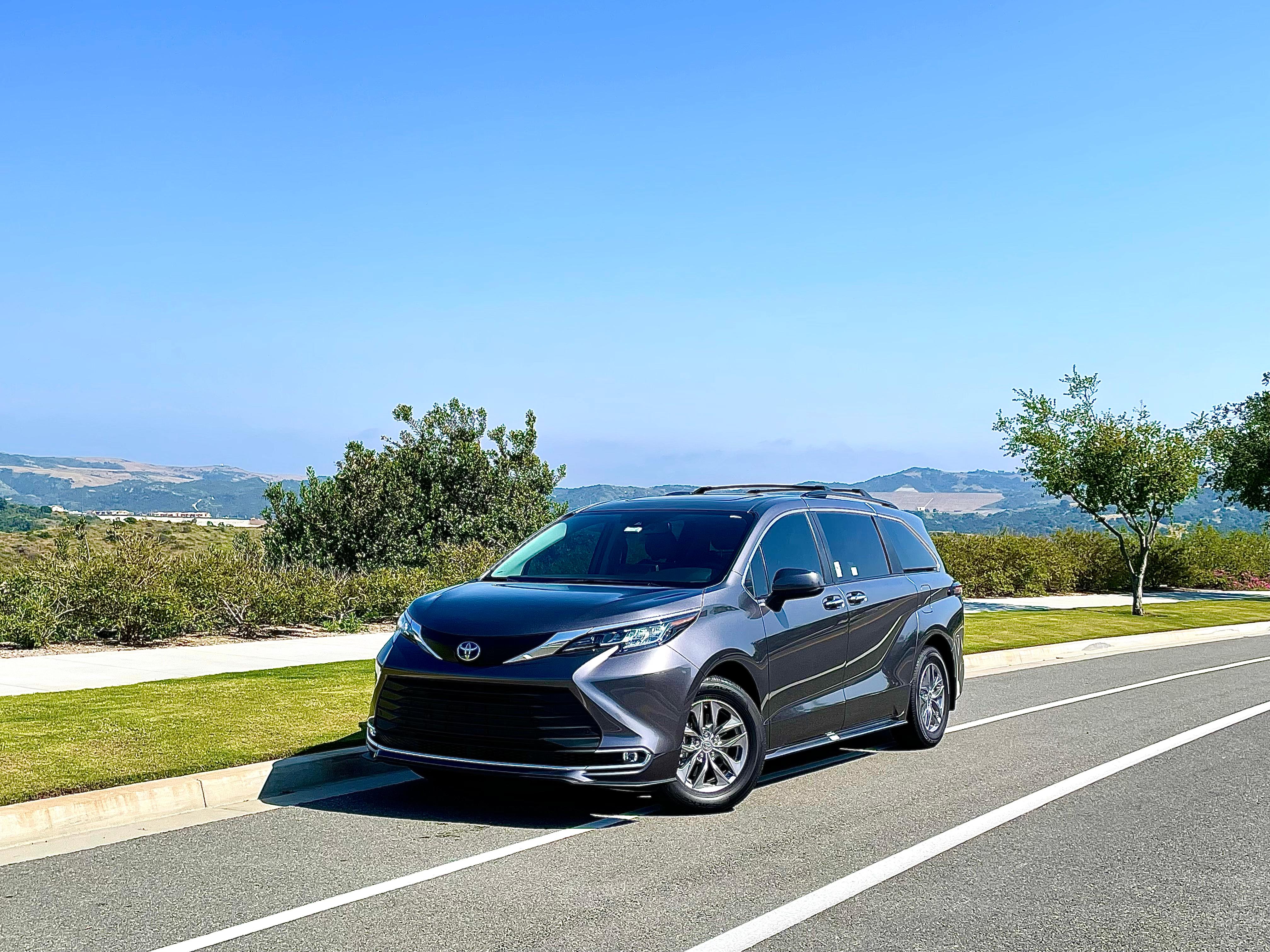 Toyota Sienna 2023 in Irvine, CA