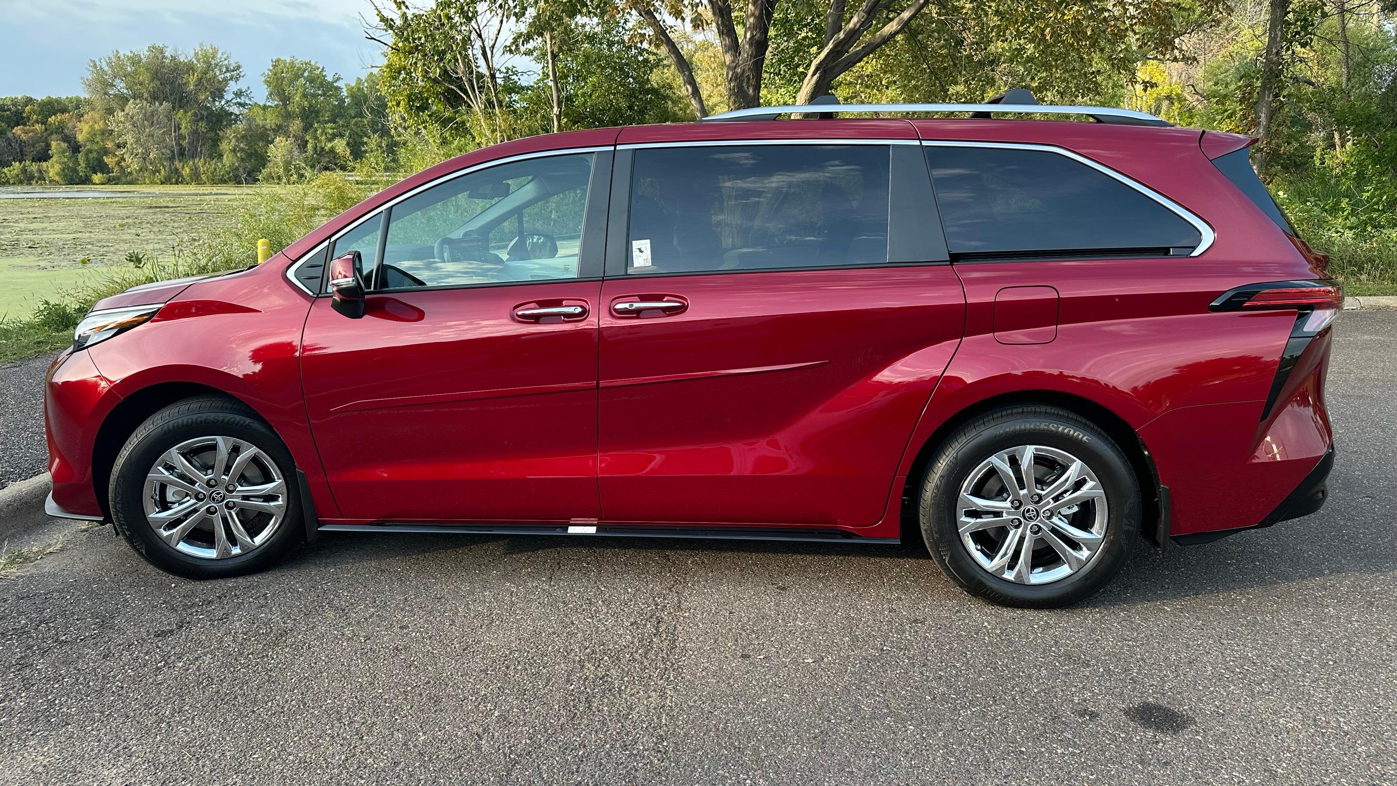 Toyota Sienna 2023 in Saint Paul, MN