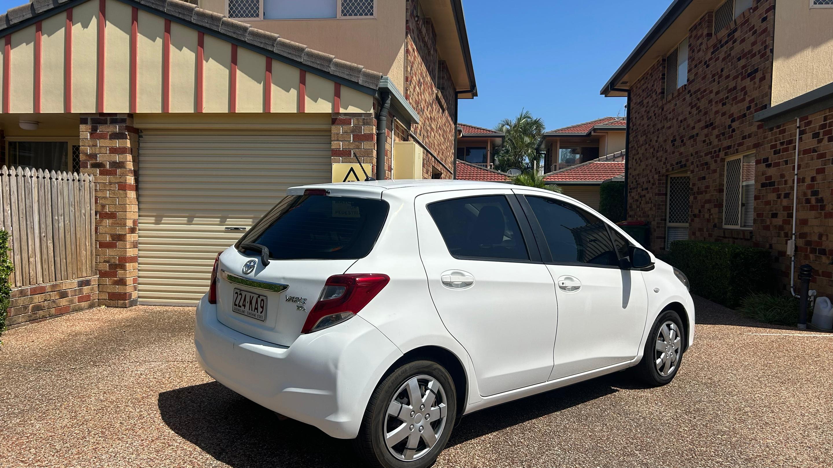 Toyota YARIS 2015 in Tugan
