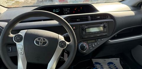 Toyota Prius c 2014