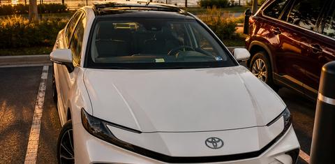 Toyota Camry Hybrid 2026