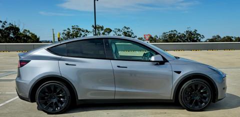 Tesla MODEL Y 2024