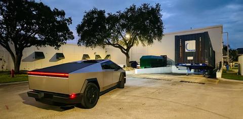 Tesla Cybertruck 2025