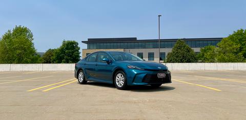 Toyota Camry Hybrid 2025