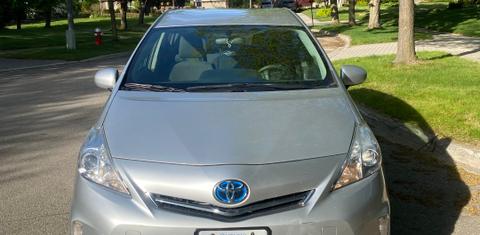 Toyota Prius v 2013