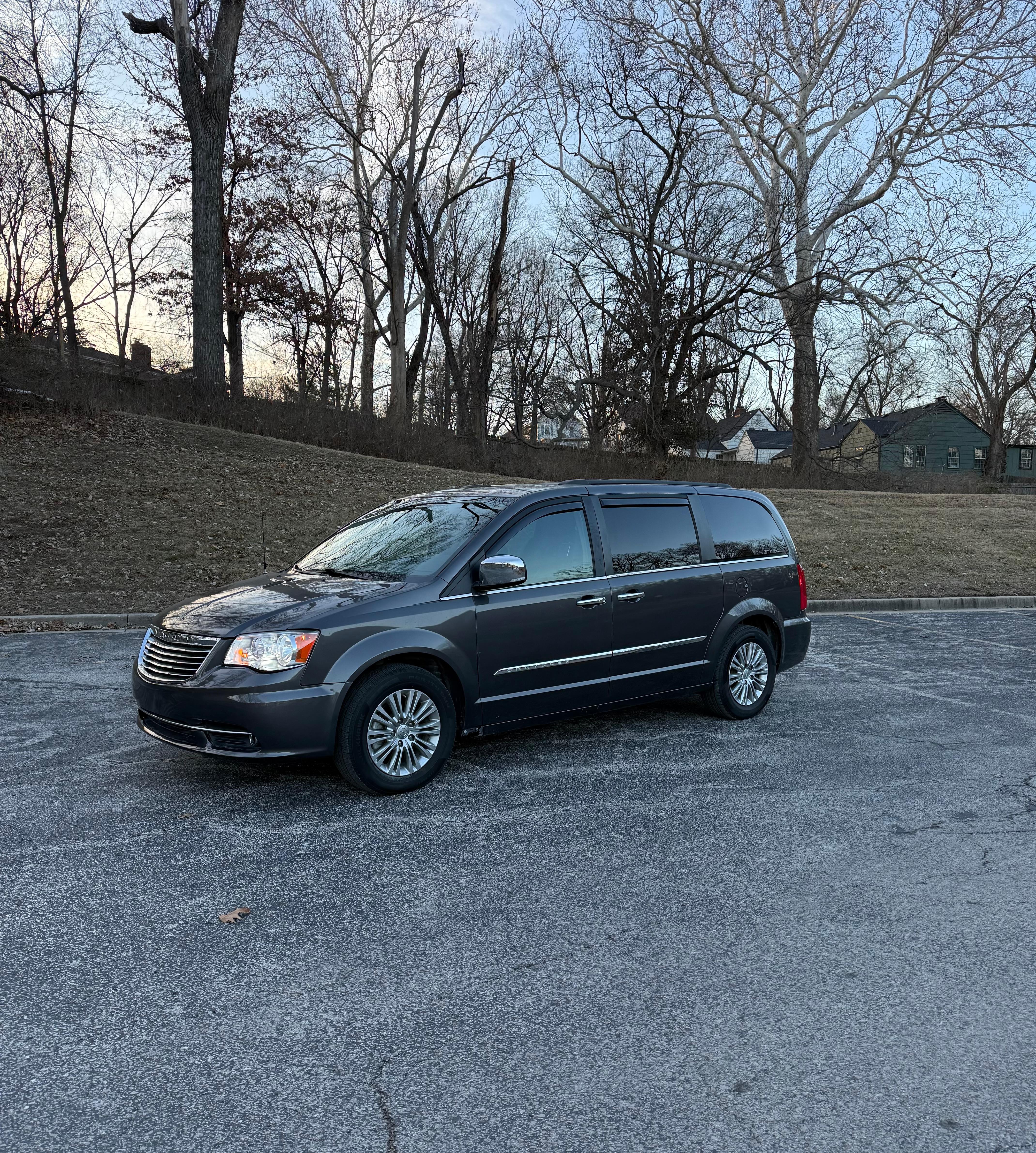 Chrysler Town & Country 2015 in Kansas City, MO