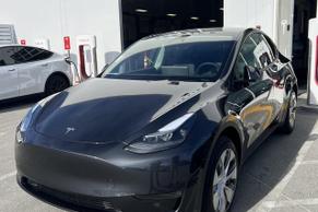 Tesla Model Y 2024 in Longueuil
