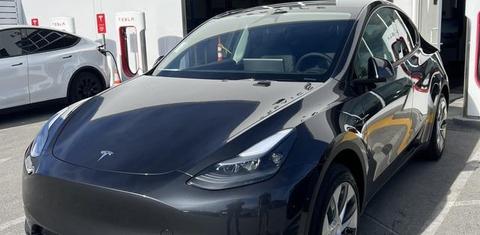 Tesla Model Y 2024