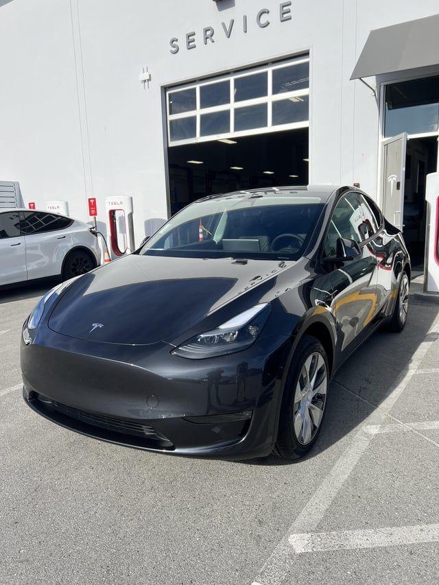 Tesla Model Y 2024 in Longueuil, QC