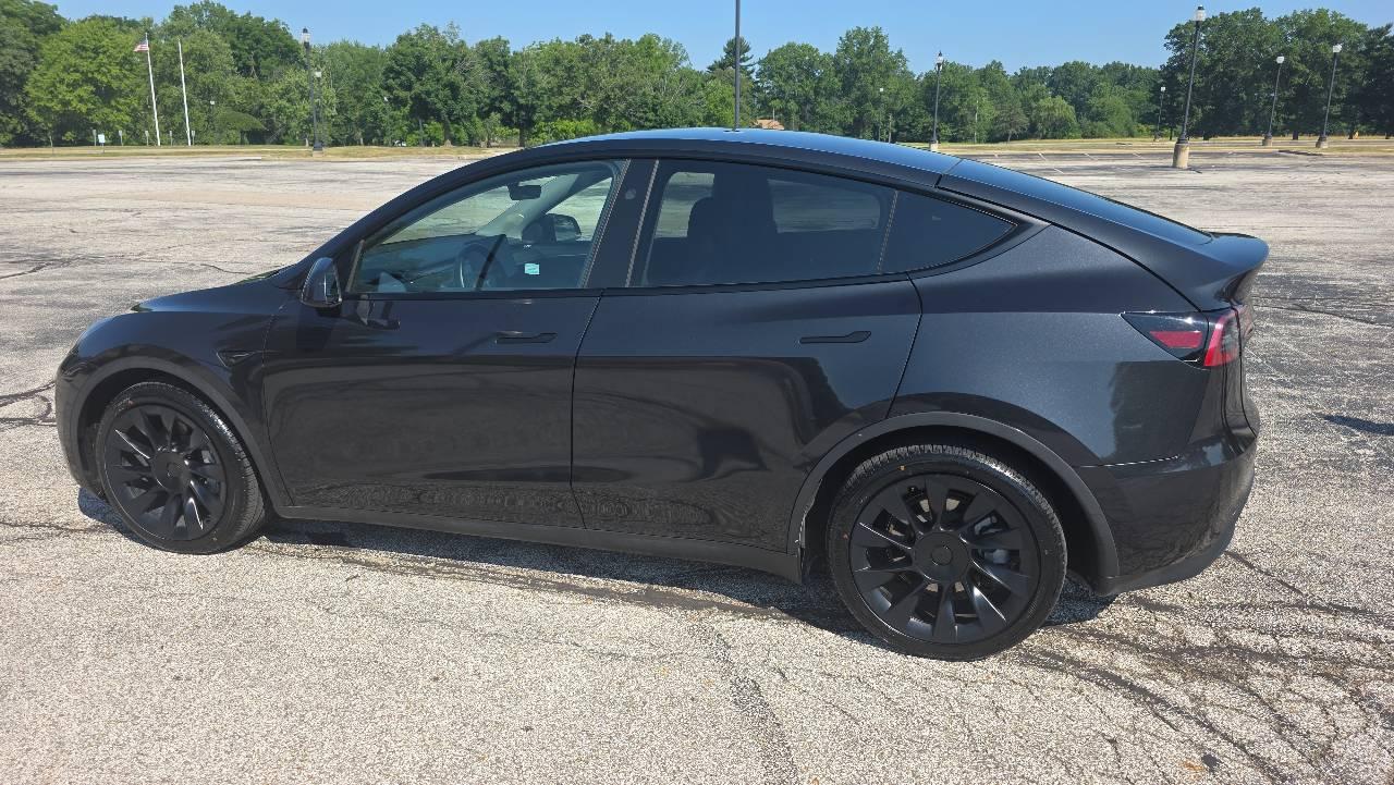 Tesla Model Y 2024 in Cleveland, OH