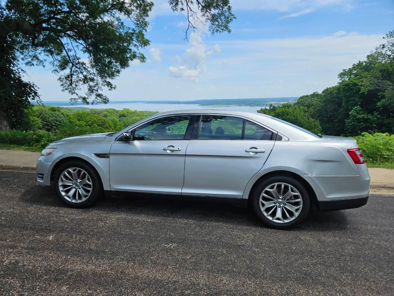 Ford Taurus 2014 in Peoria, IL