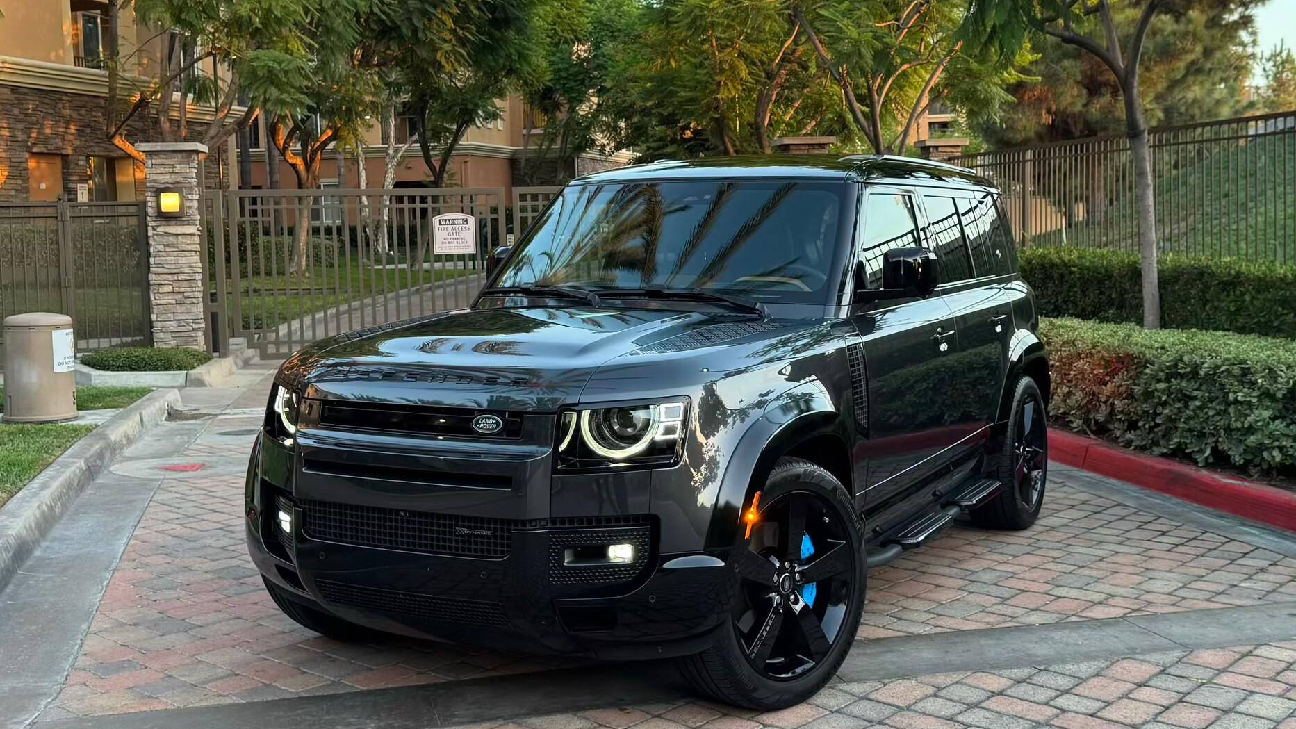 Land Rover Defender 2023 in 
