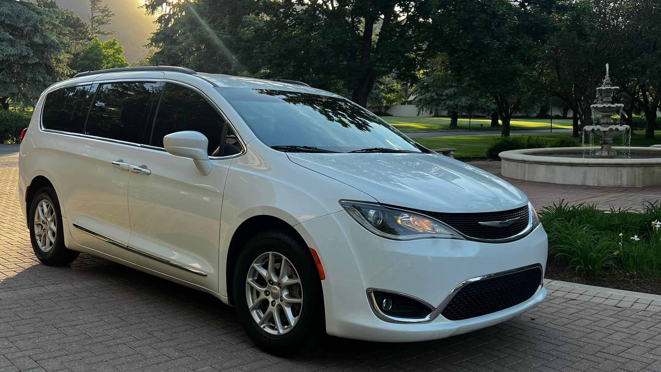 Chrysler Pacifica 2020 in Colorado Springs, CO