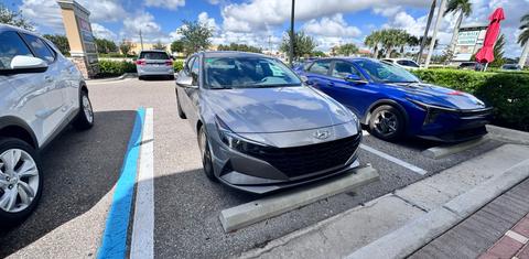 Hyundai Elantra 2023
