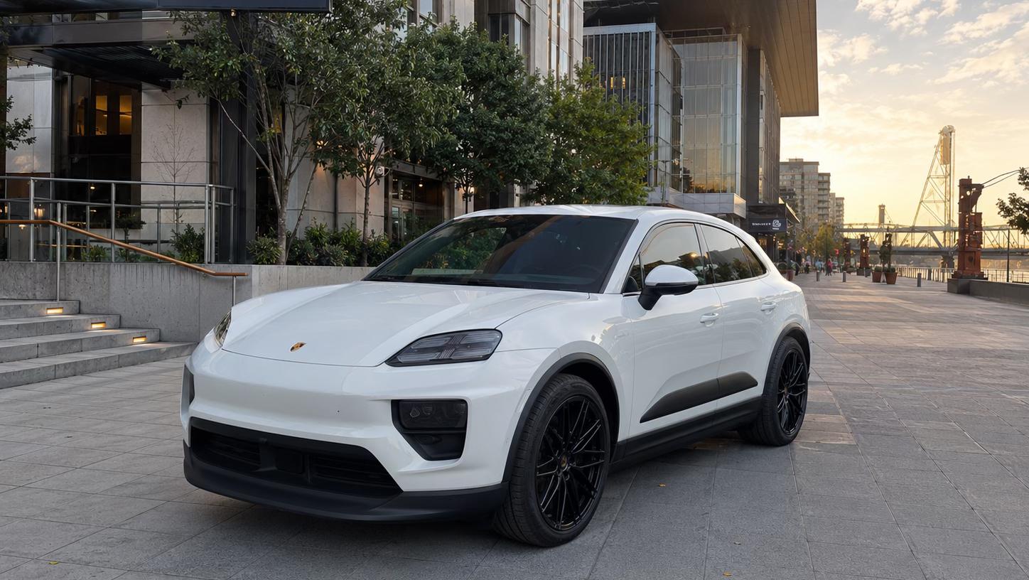 Porsche Macan 2025 in Portland, OR