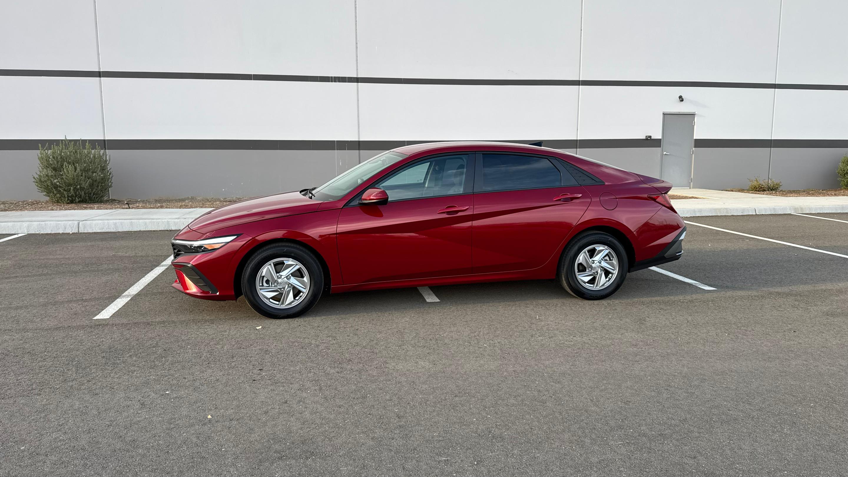 Hyundai Elantra 2025 in Visalia, CA