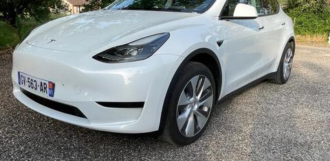 Tesla MODEL Y 2024