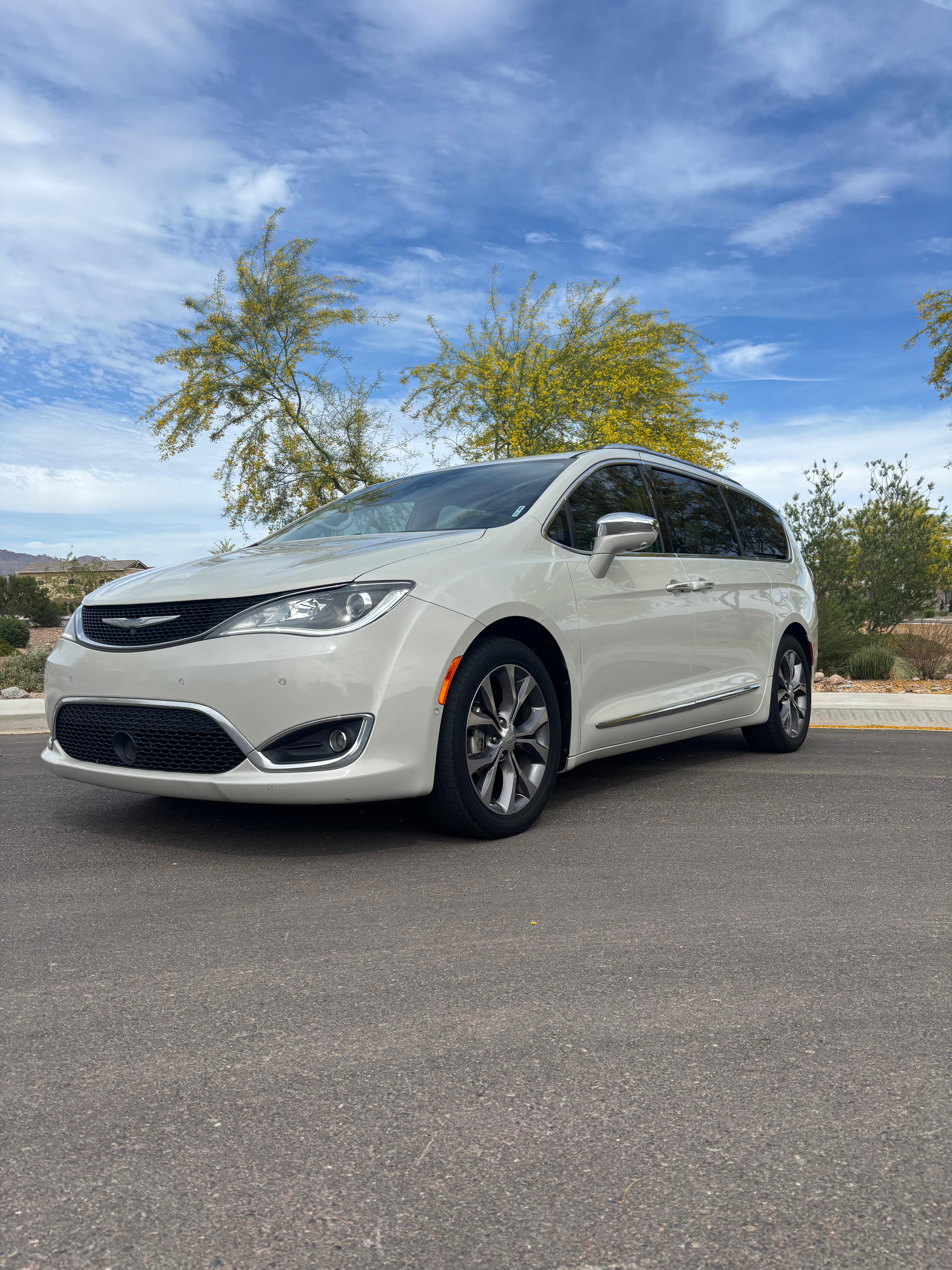 Chrysler Pacifica 2017 in Mesa, AZ