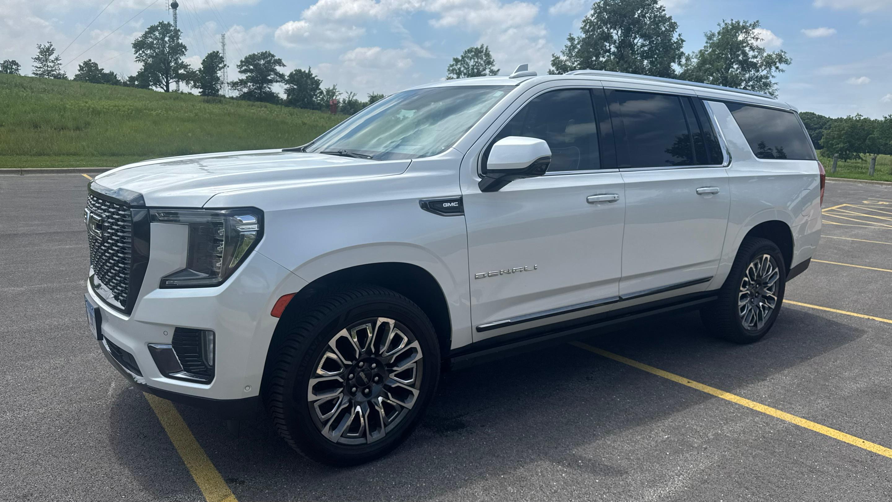 GMC Yukon XL 2023 in Lemont, IL